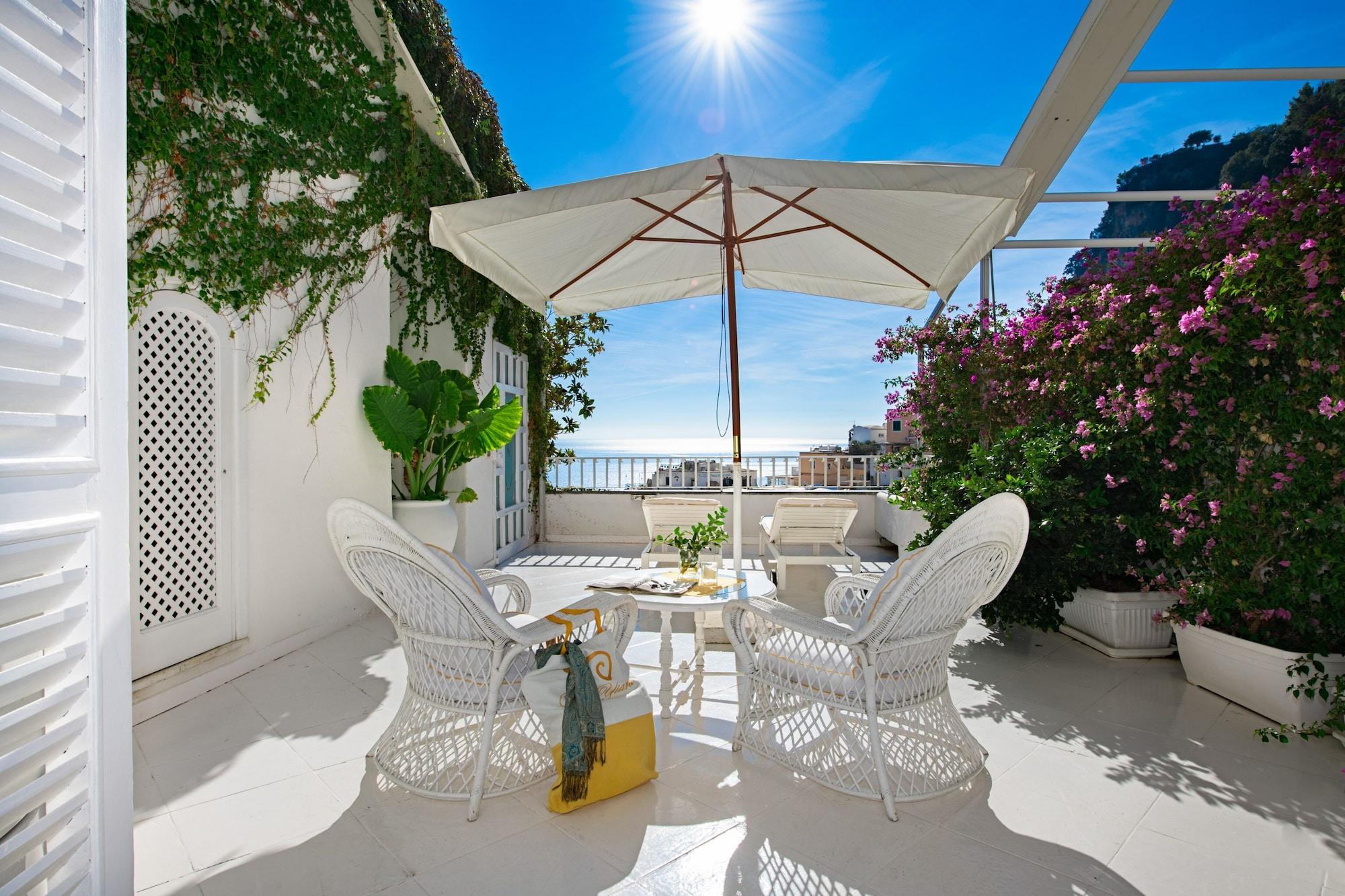 Yiara Bed & Breakfast 2*