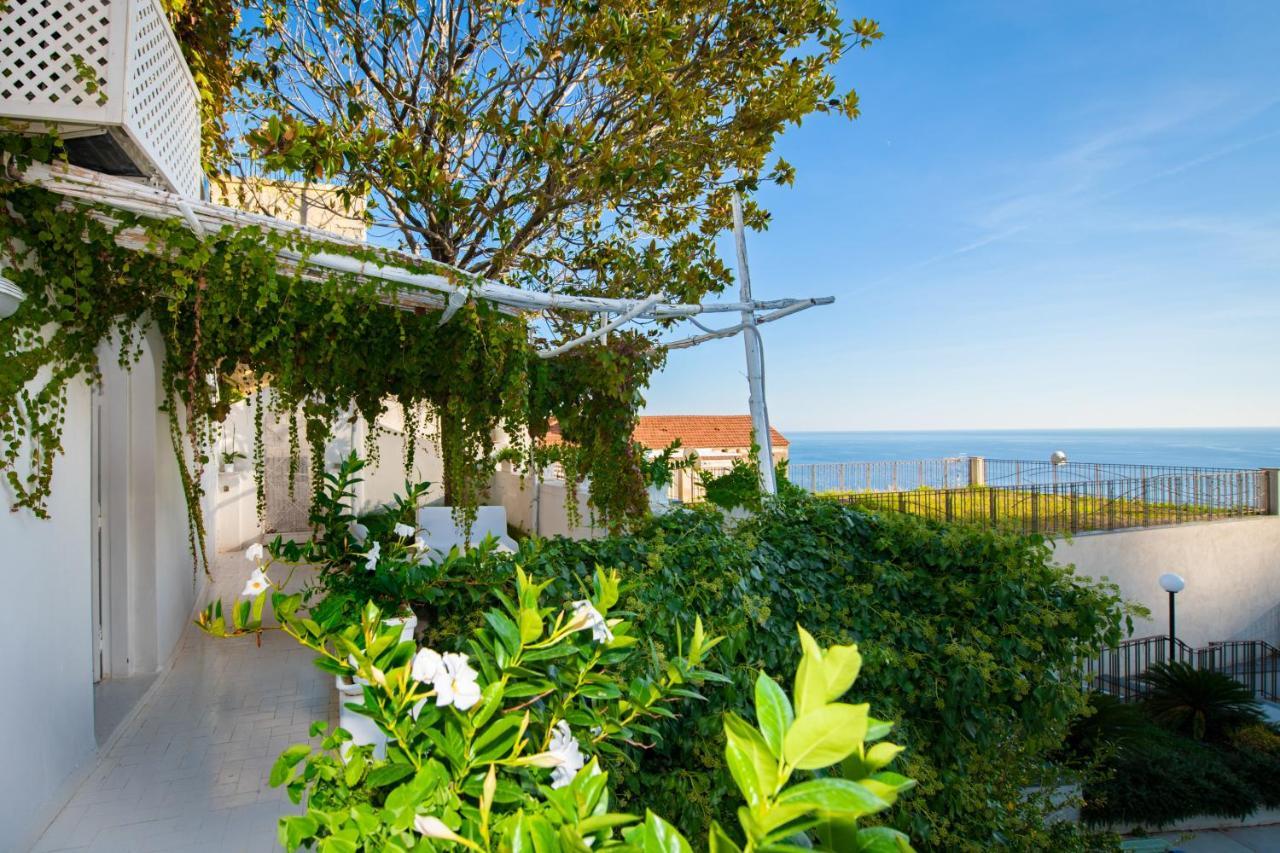 Bed & Breakfast Yiara 2*